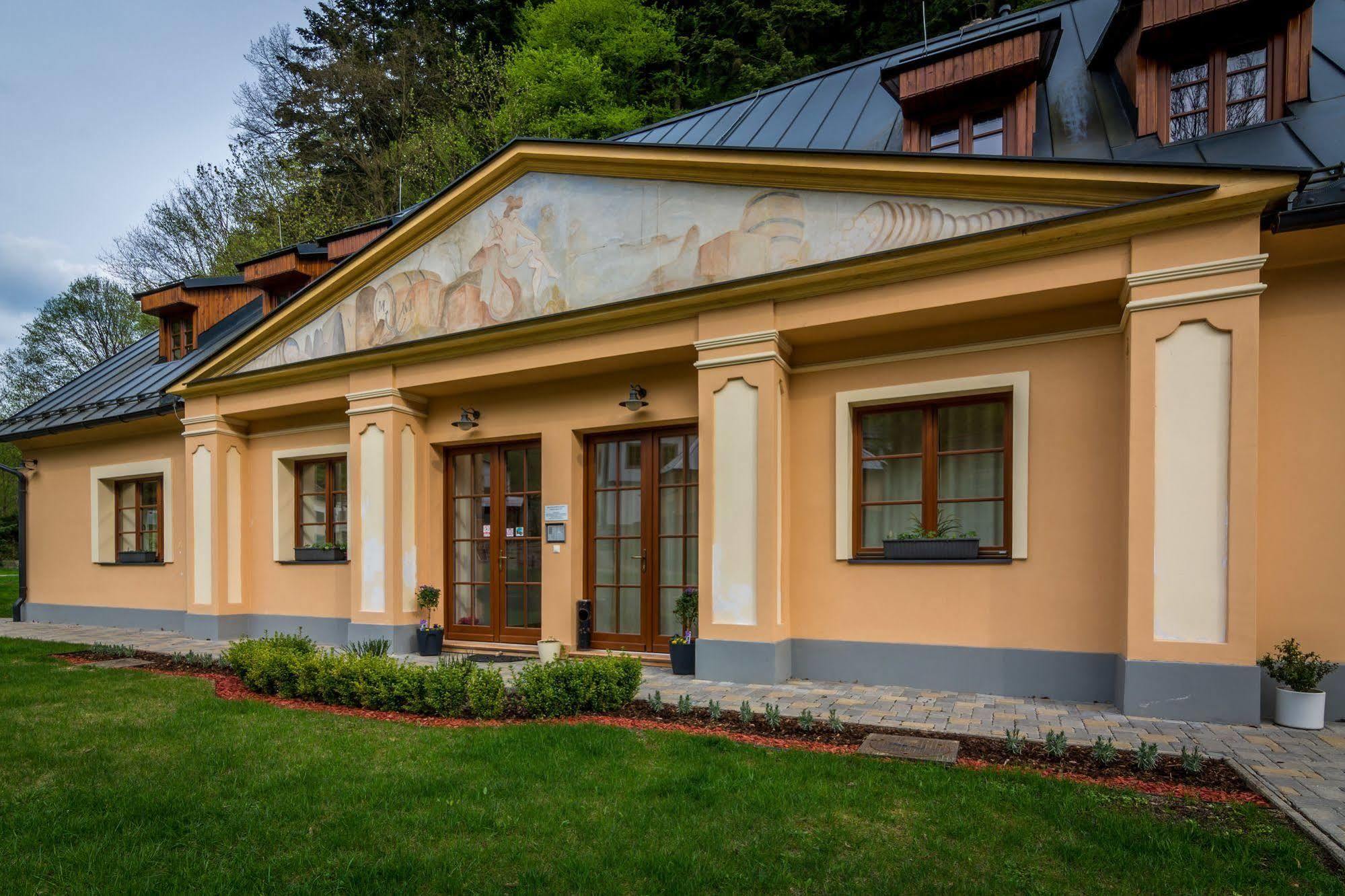 Apartmany Weissov Dom Банска-Штьявница Экстерьер фото